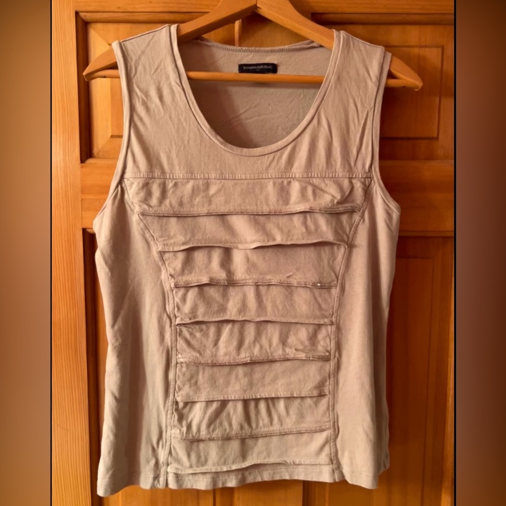 Taupe sleeveless top with sequins, L